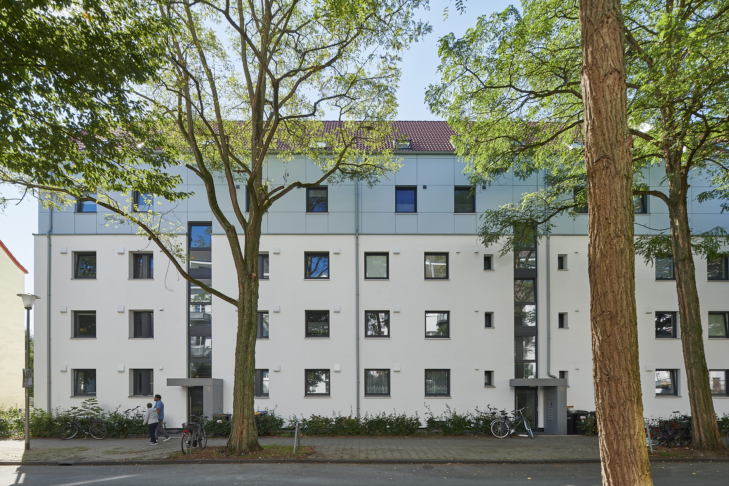 Bauen im Bestand - Vorderansicht des Mehrfamilienhauses Bauen im Bestand - Vorderansicht des Mehrfamilienhauses