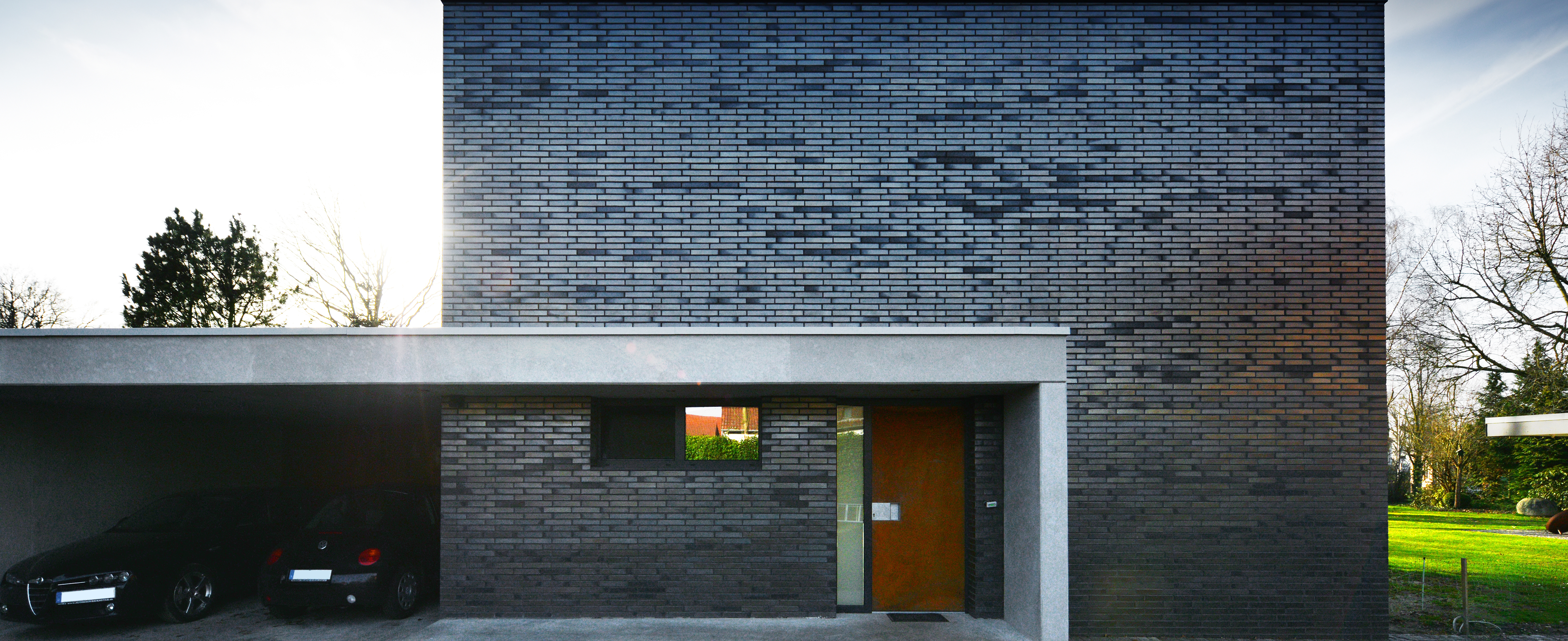 Kubisches Wohnhaus aus massivem Kalksandstein