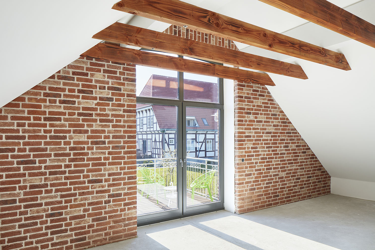 Innenraum mit Deckenbalken