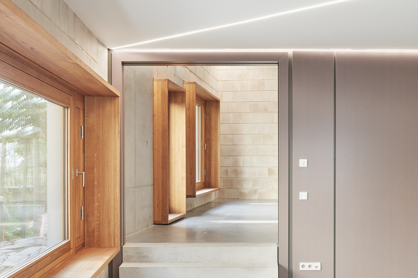 Architekturbüro Dannien Roller Durchgang mit Blick auf Kalksandsteinwand