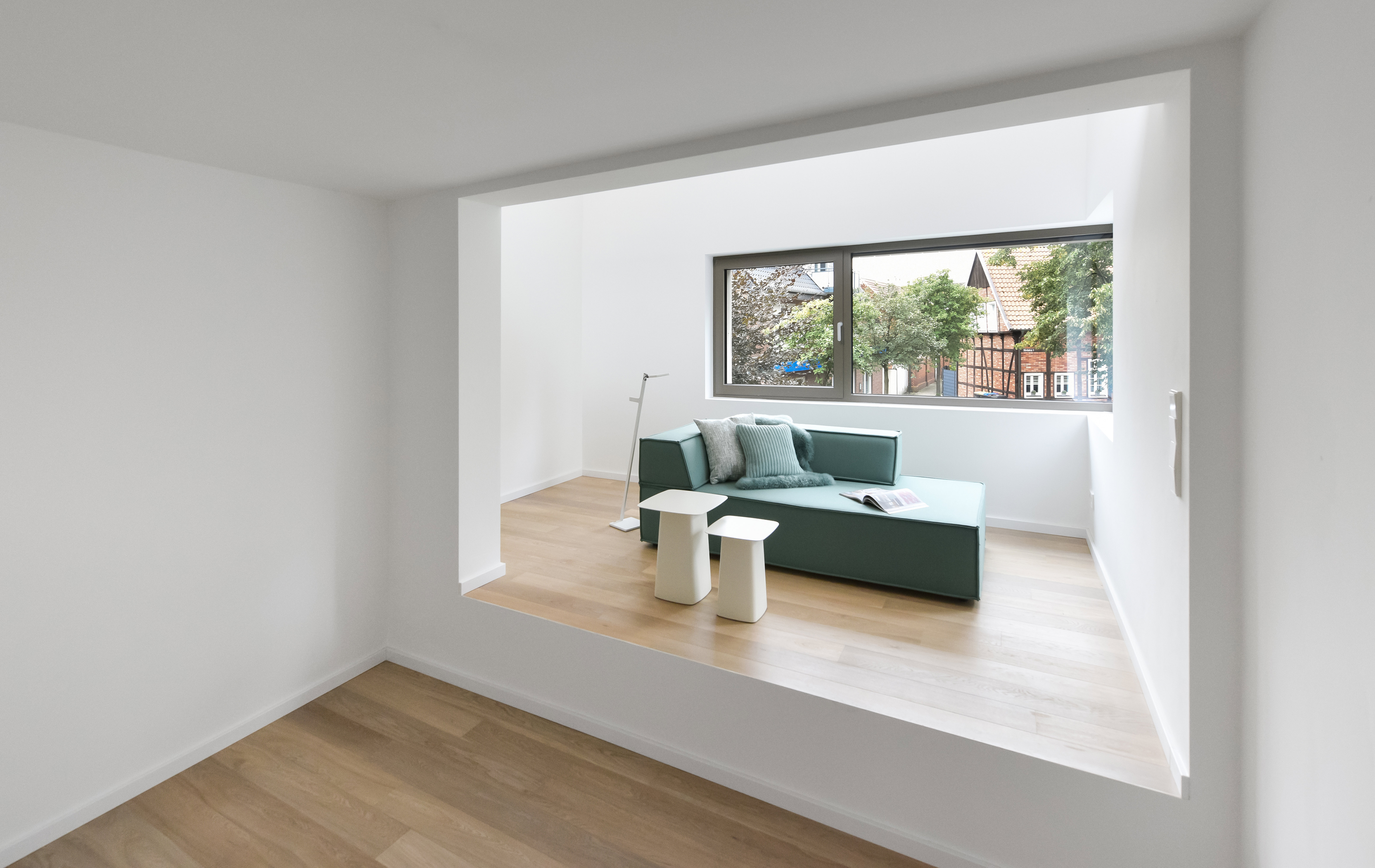 Haus aus Häusern Beelen Innenraum mit Blick zum Kirchplatz