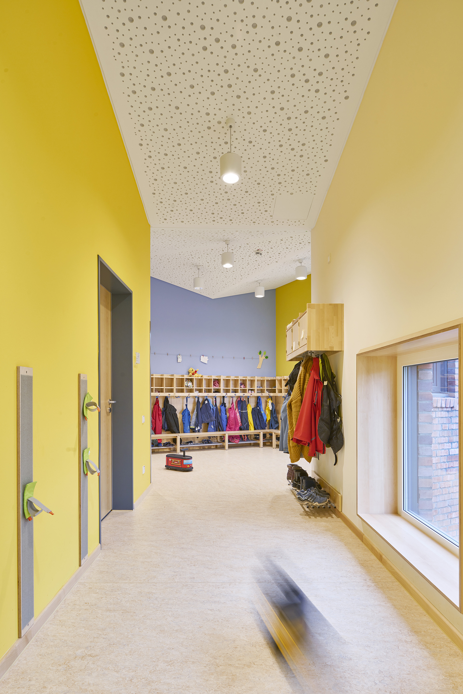 Kita Buchholzer Grün Flur- und Garderobenbereich