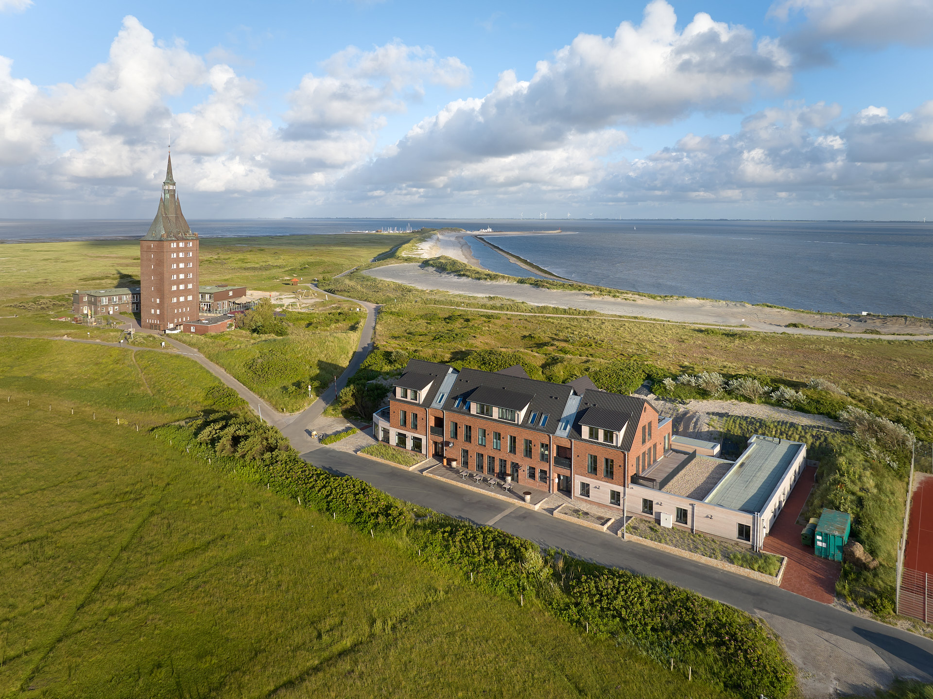 Apartmenthotel Westeroog auf Wangerooge Luftaufnahme mit Westendturm