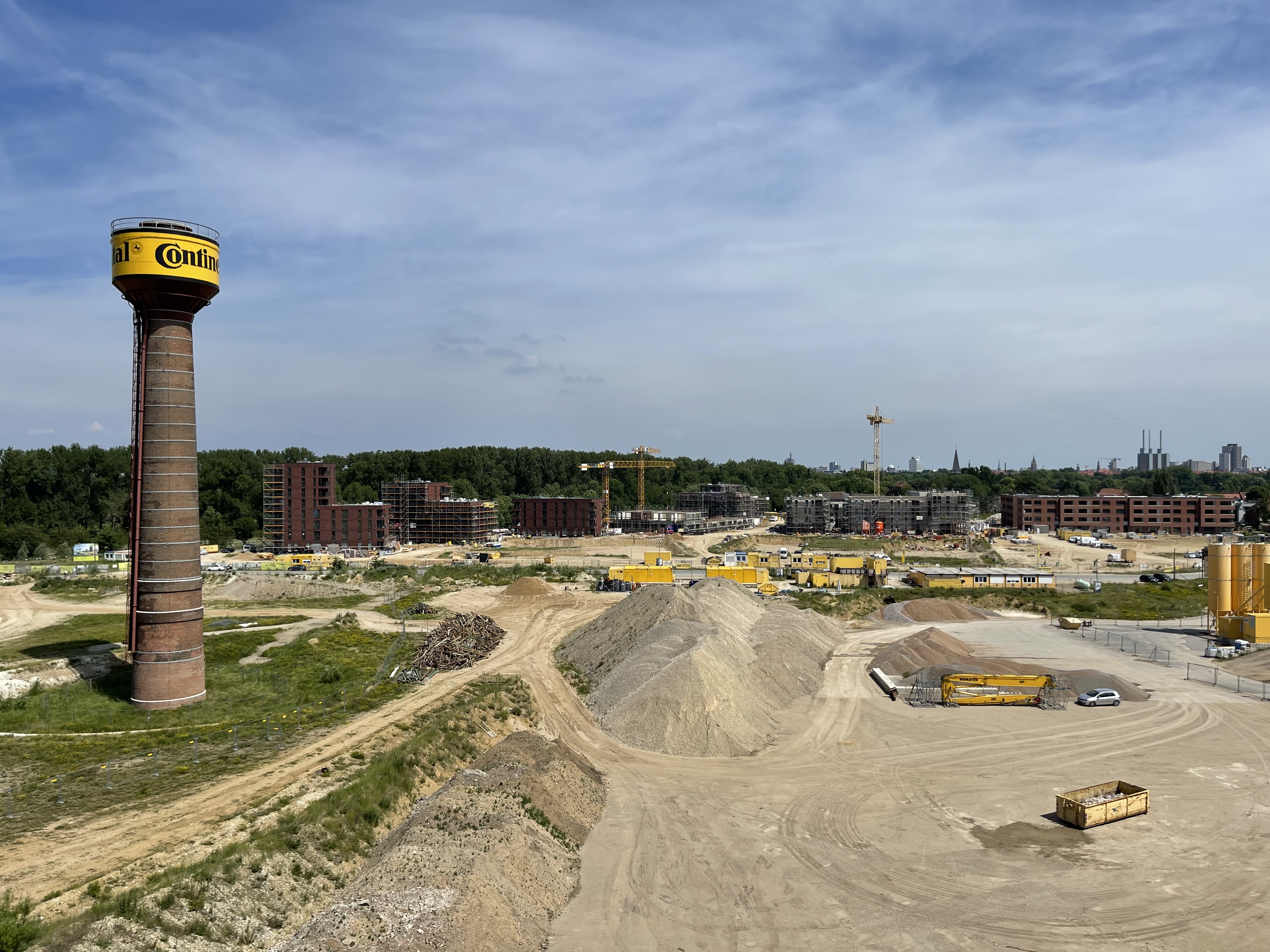 Wasserstadt Limmer Gelände mit Contiturm