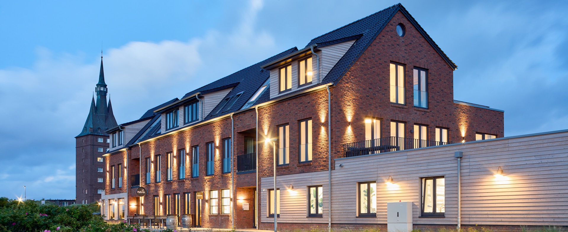 Apartmenthotel Westeroog auf Wangerooge Außenansicht mit Westendturm Apartmenthotel Westeroog auf Wangerooge Außenansicht mit Westendturm