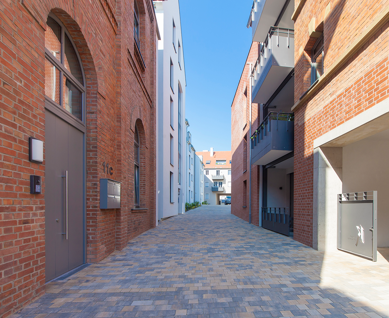 Kitzinger Brauhöfe in den Gassen der Altstadt mit verklinkertem Lagerhaus