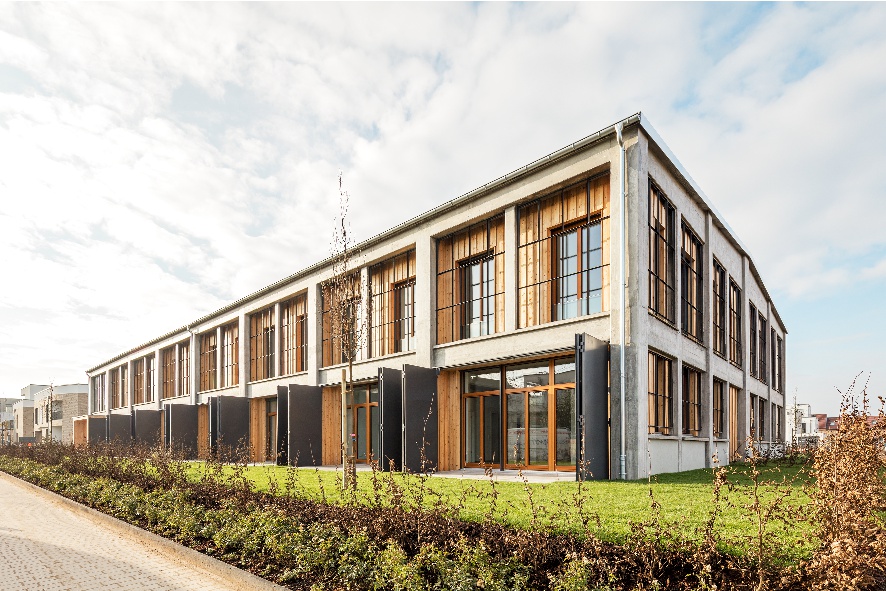 Panzerhalle Landau Sichtschutz zwischen Gärten