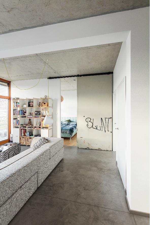 Panzerhalle Landau Schiebetüren im Innenraum