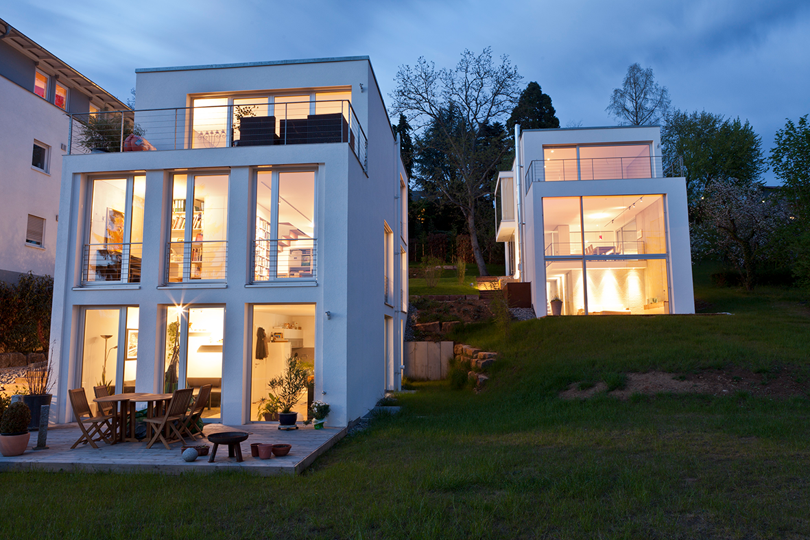 Häuser am Hang Esslingen (EFH 56/1) Abenddämmerung