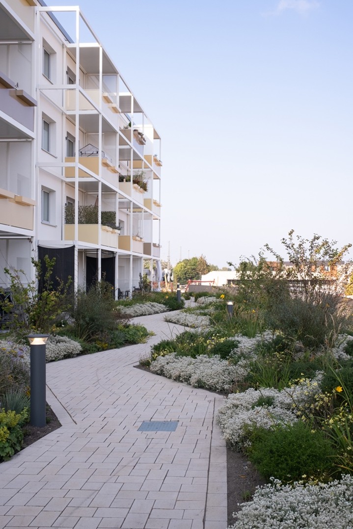 Wohnquartier Gretelriede mit Loggien und begrünten Beeten