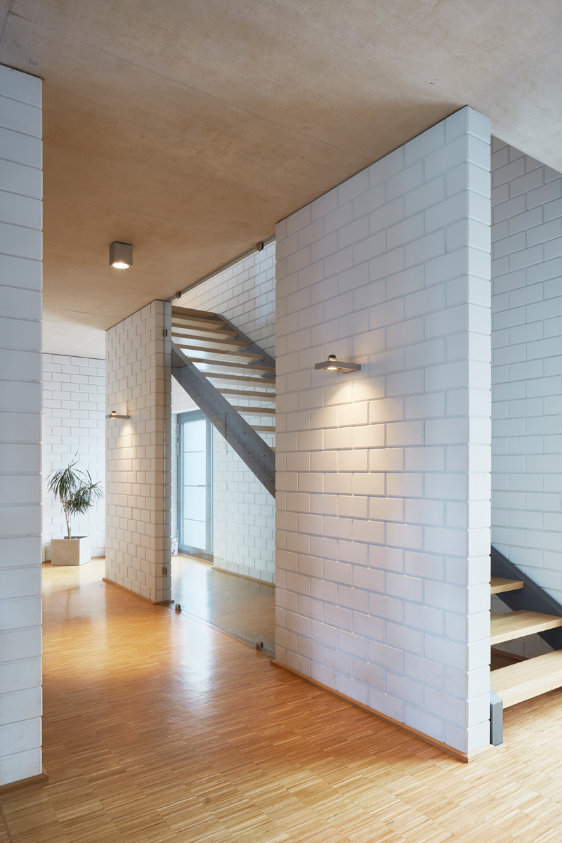 stattliche Raumhöhe von 2,78m, ein einheitliches Fassadenbild dank der Verwendung von KS* U-Schalen