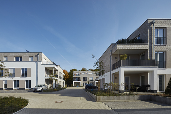 Zufahrten zu den Mehrfamilienhäusern in der Von-Dorgelo-Straße in Lohne
