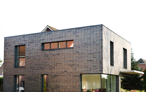 Kubisches Wohnhaus mit KS* Seitenansicht