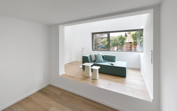 Haus aus Häusern Beelen Innenraum mit Blick zum Kirchplatz